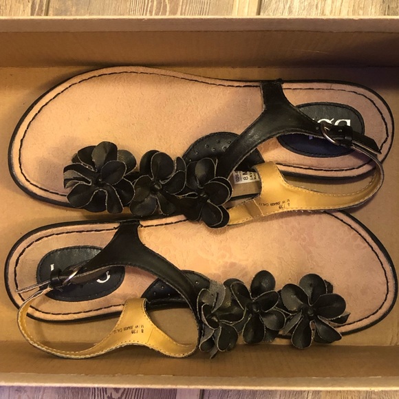 Used.  Sandals w/ adjustable buckle. - Picture 12 of 14